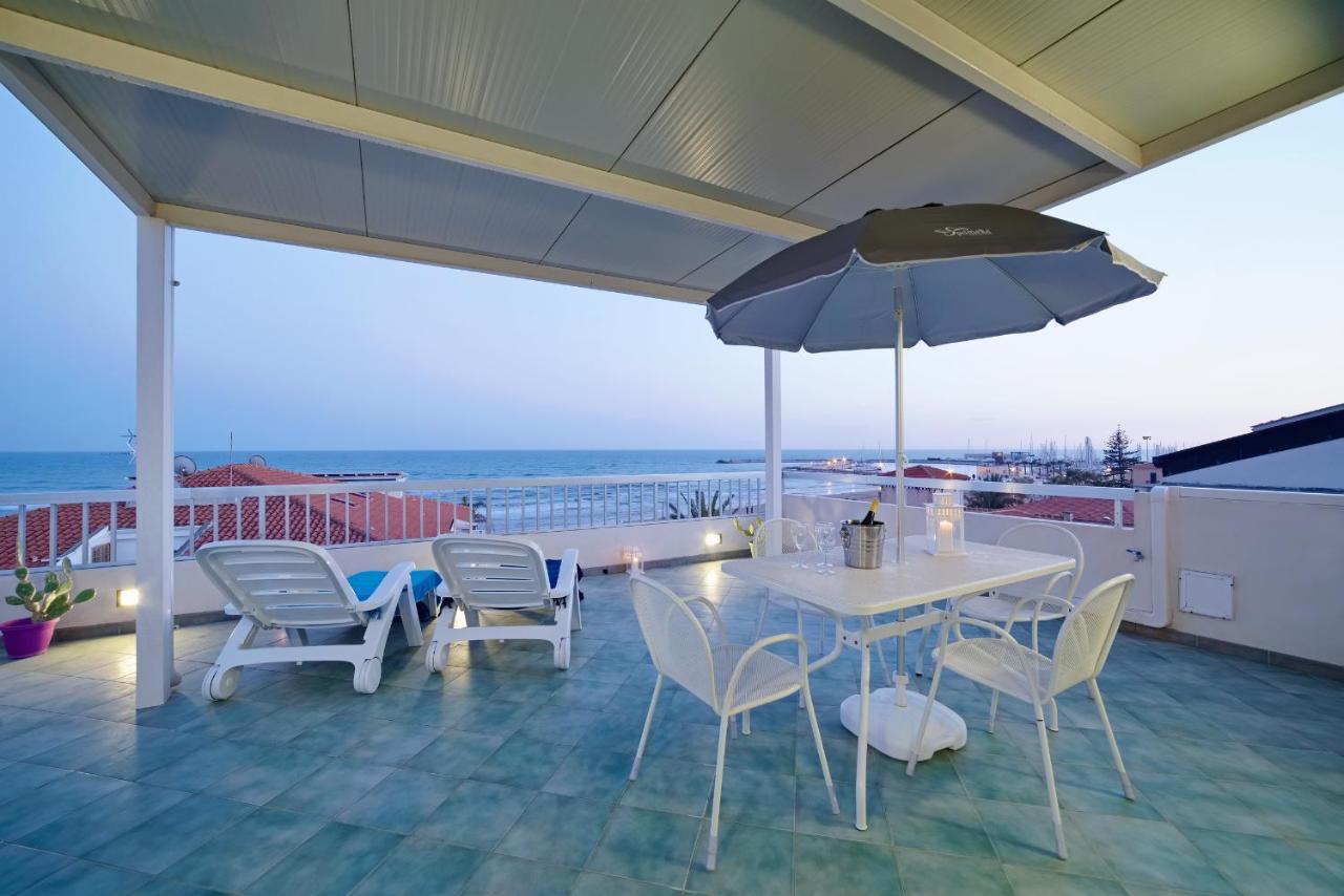 Archimede, Appartamento Con Vista In Centro A Marina Di Ragusa Exterior foto