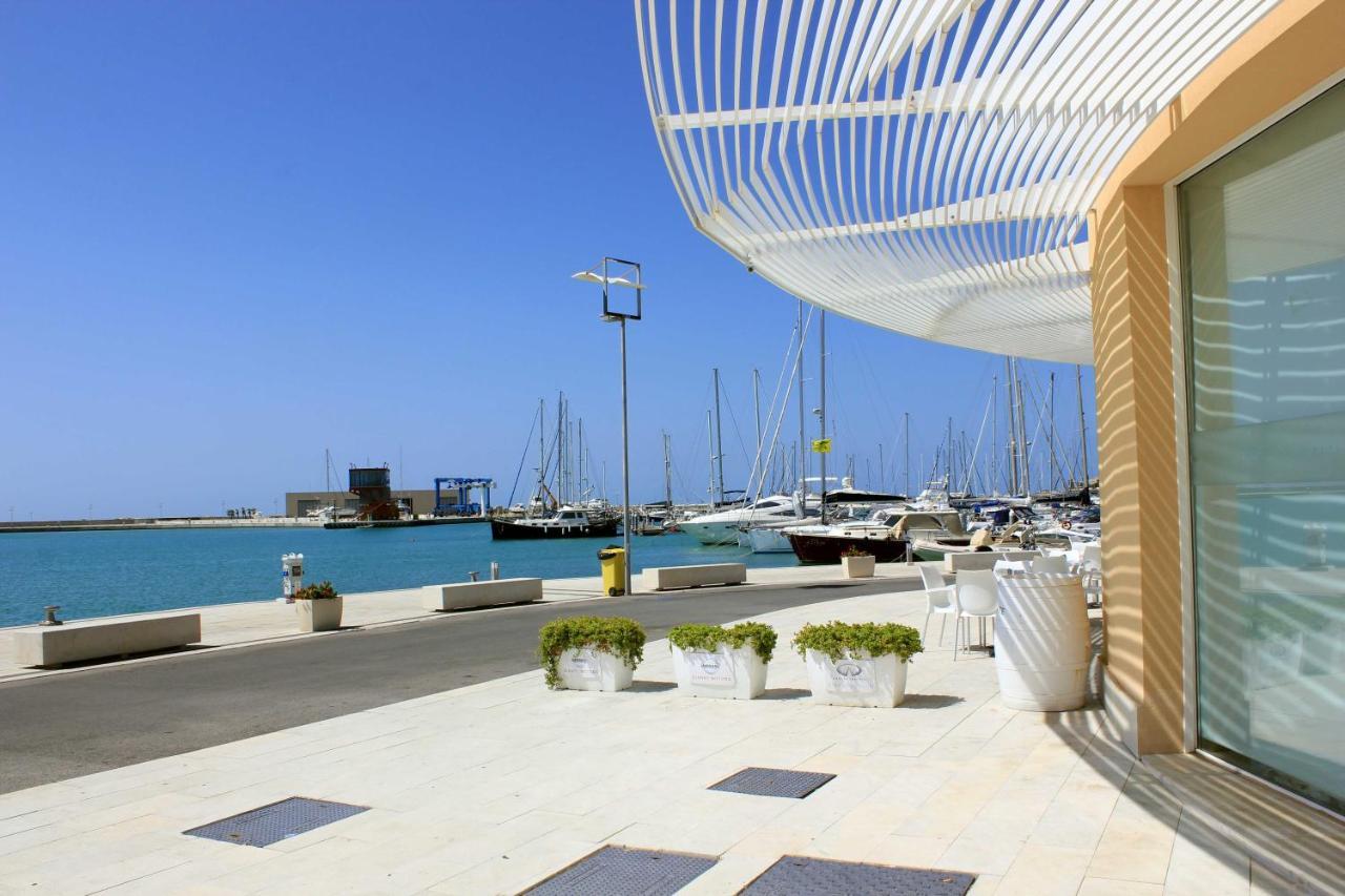 Archimede, Appartamento Con Vista In Centro A Marina Di Ragusa Exterior foto